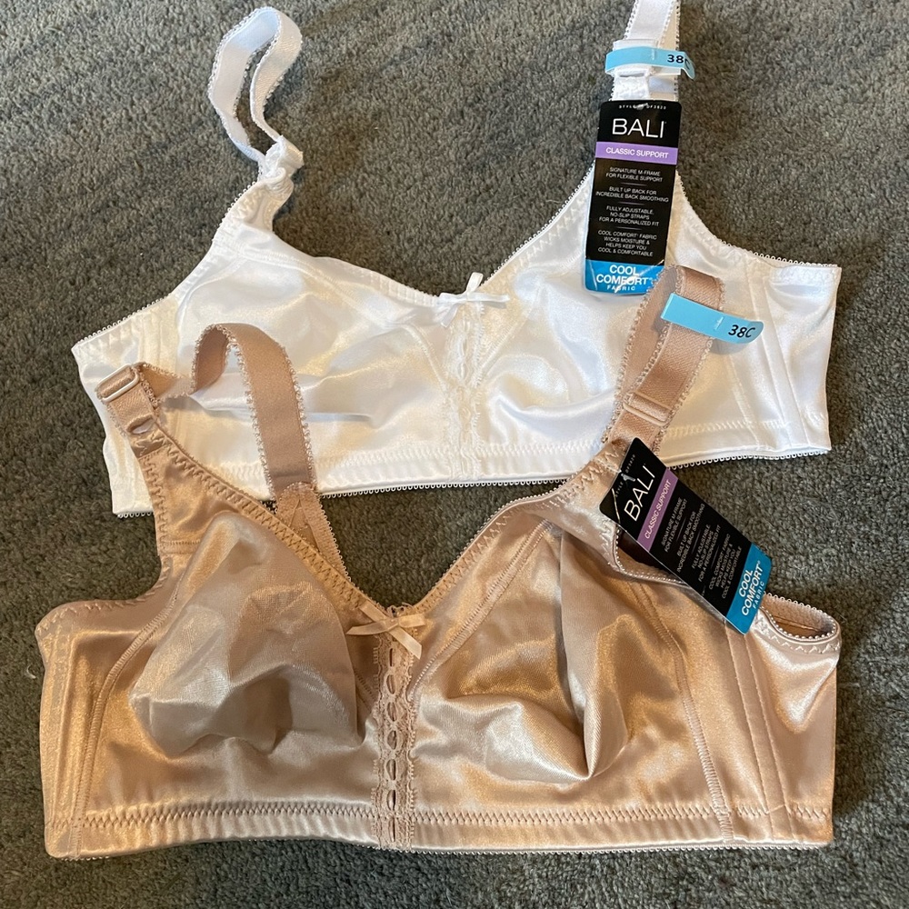 2 brand new Bali bra’s